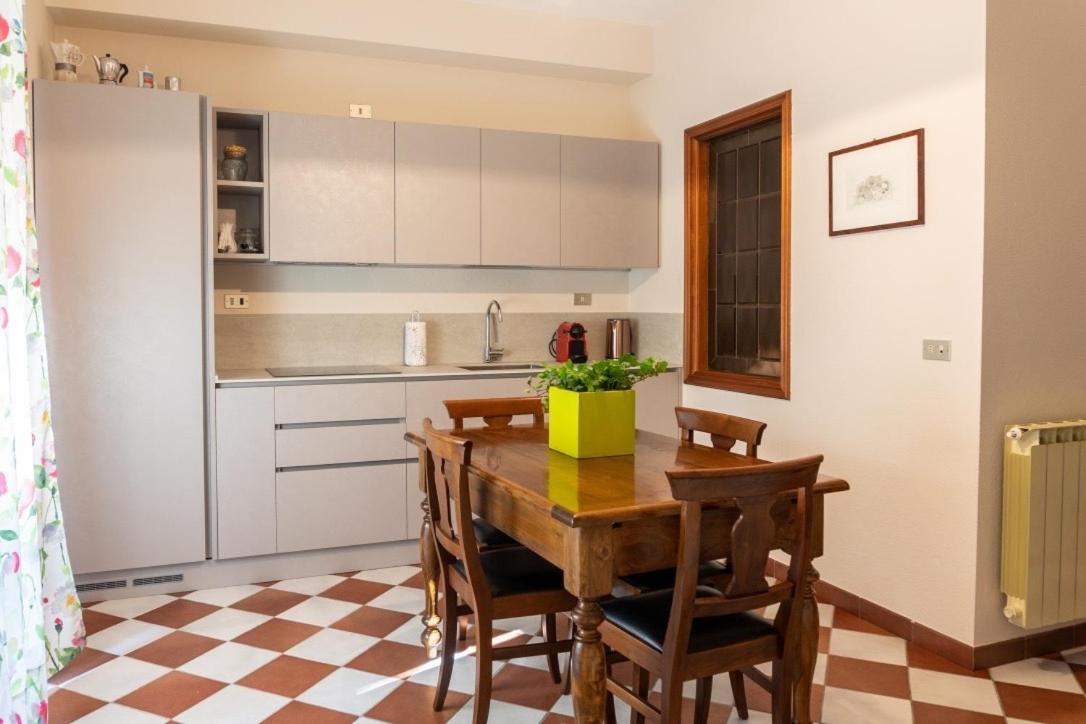 Appartamenti Rocca - Cav La Casa Di Rosa Monforte D'Alba Ngoại thất bức ảnh